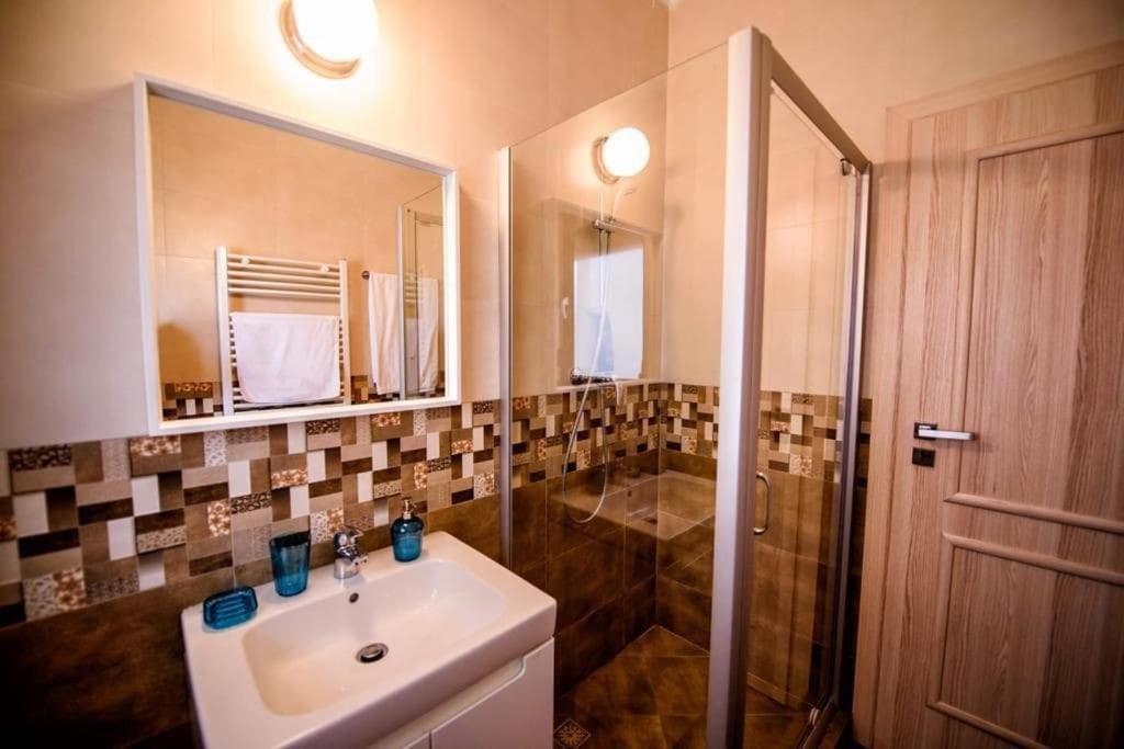 Manooy Apartment 2