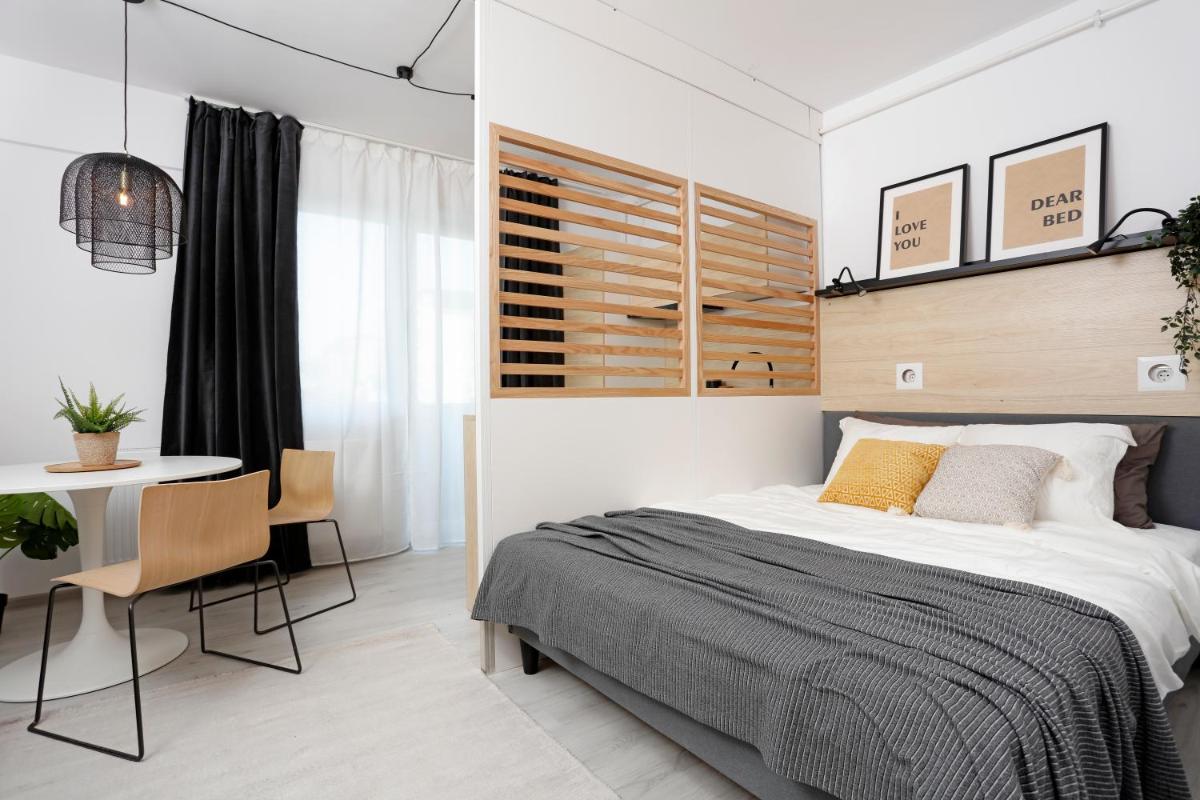 Modern & Cozy Studio with Balcony