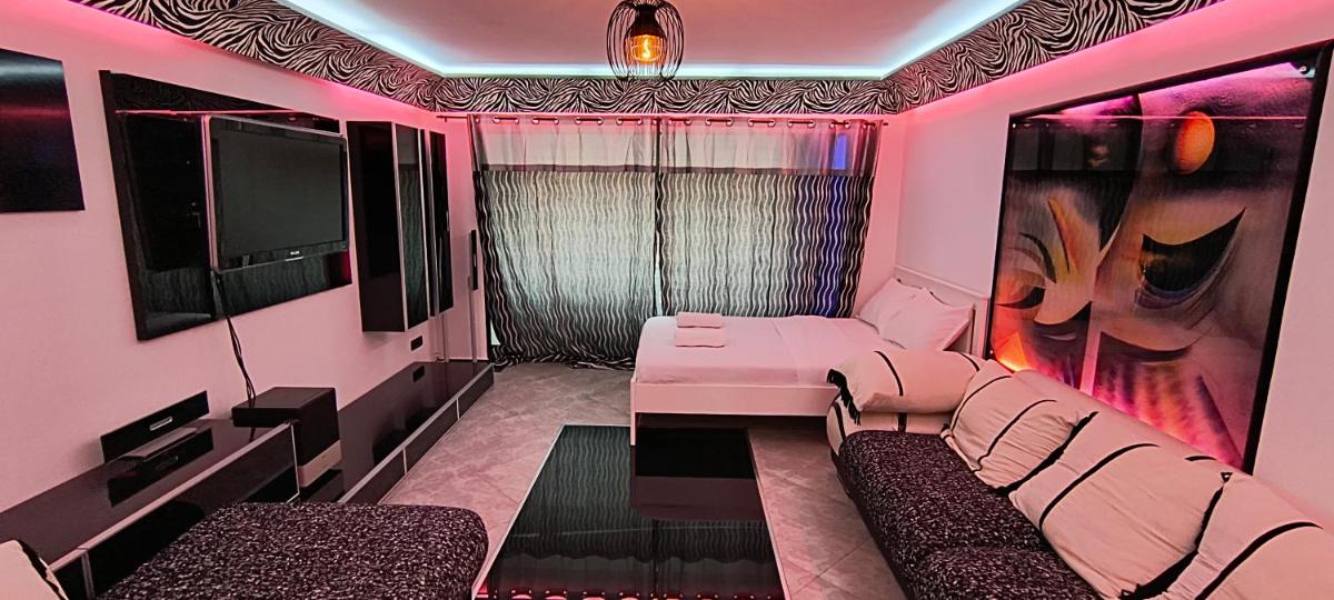 Modern Luxury Parliament Marriott Apartment for up to 11 ppl
