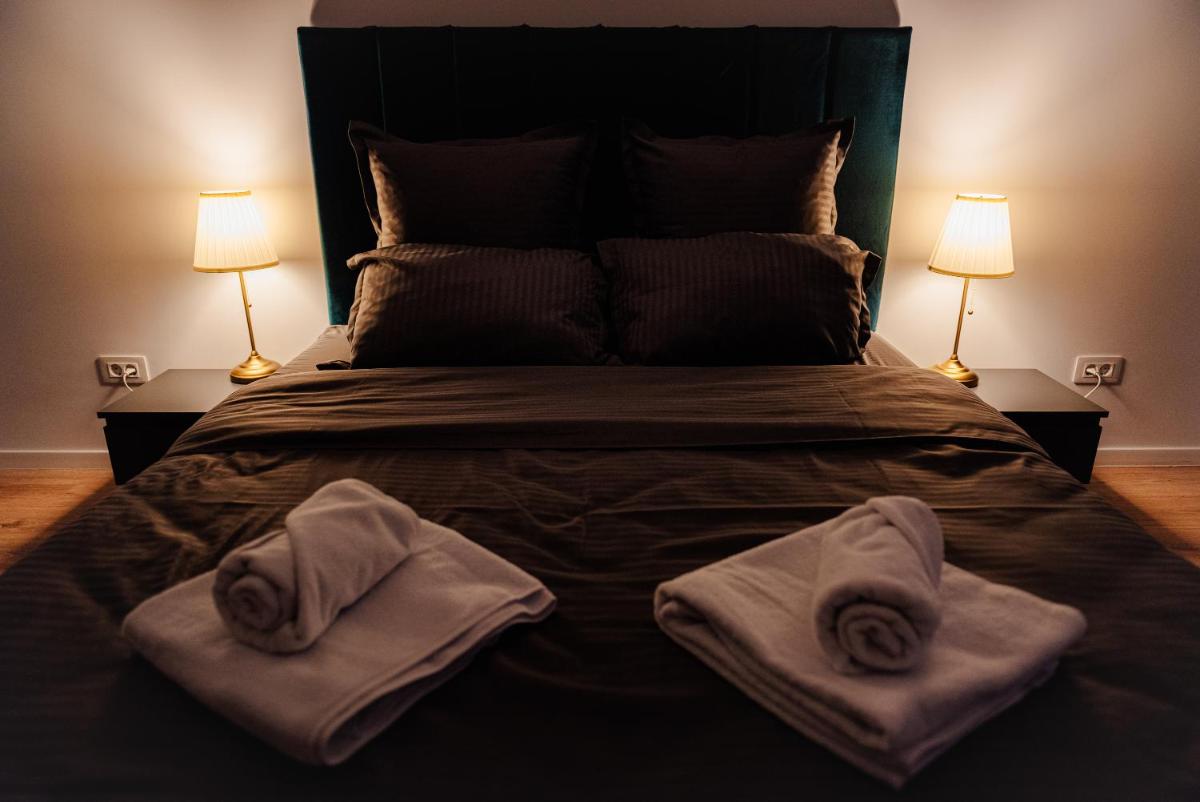 NEW Luxury City Center Studio