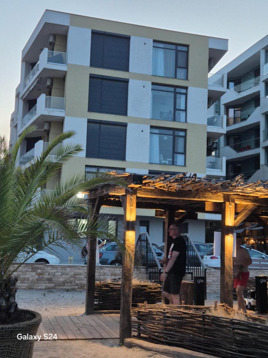 Nikos Papaya Beach