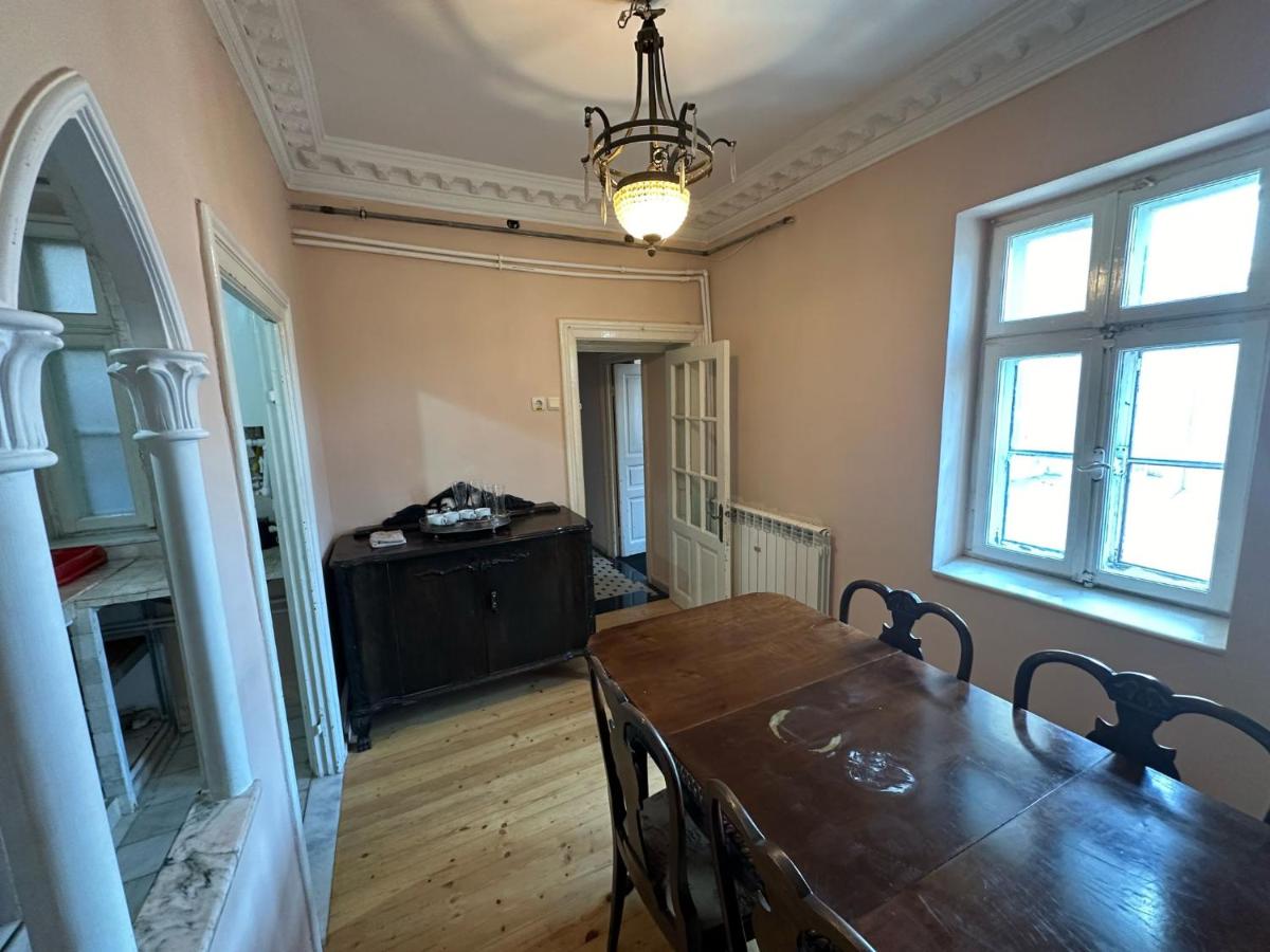 Old town apartment next to sea Constanta