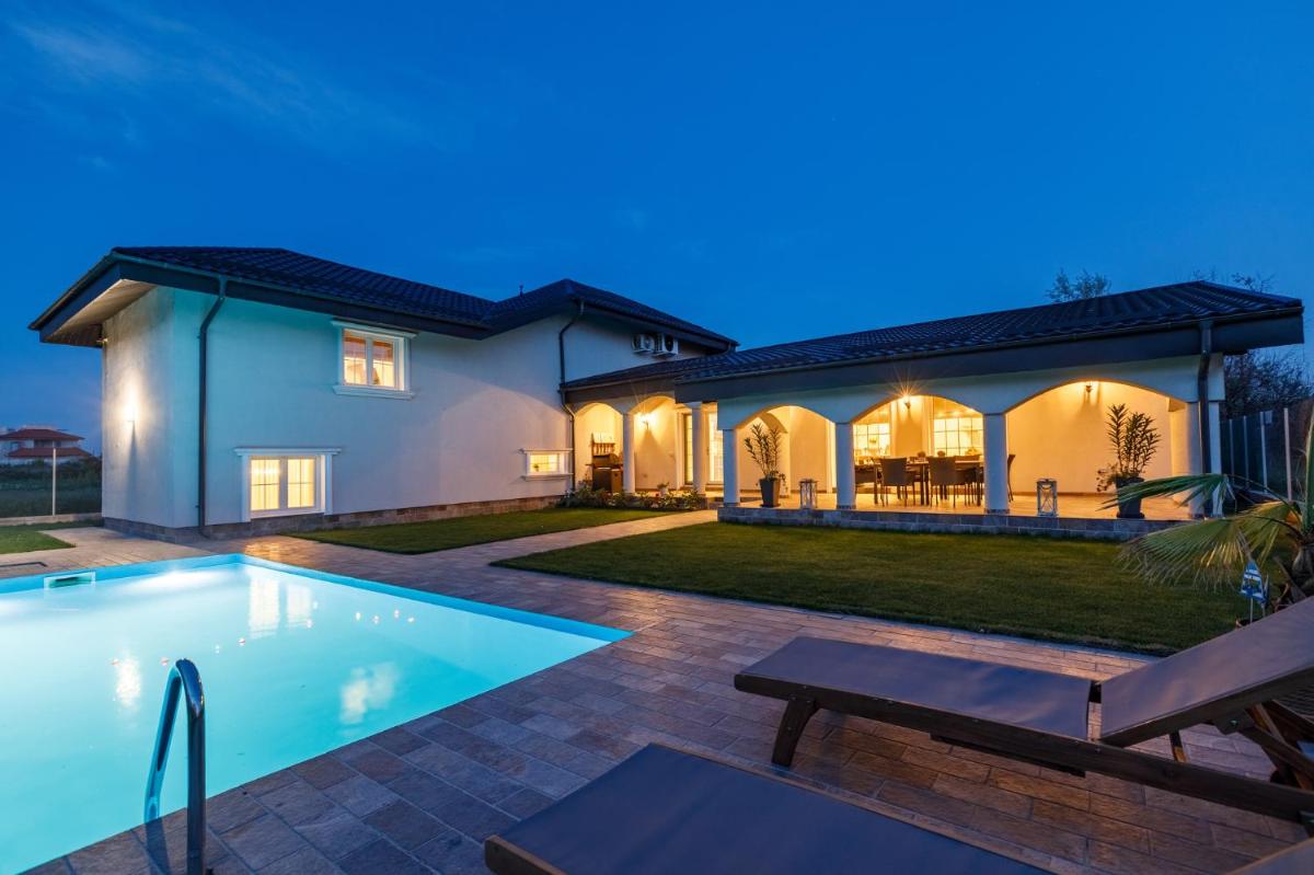 Pool House Mamaia