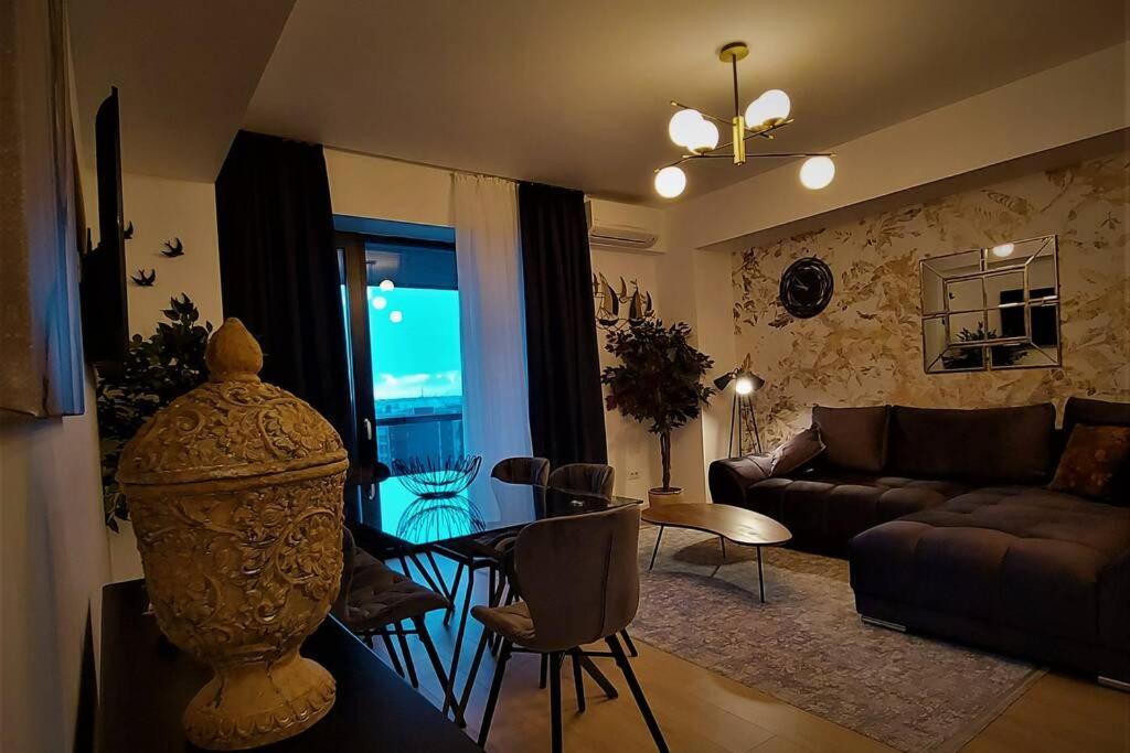 Prime location, Sea view flat near the Beach