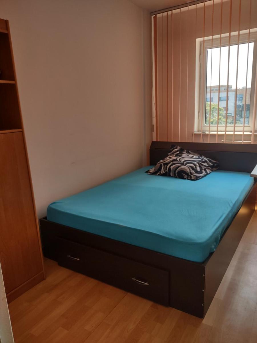 Spacious 4 rooms downtown apartment in Pitesti
