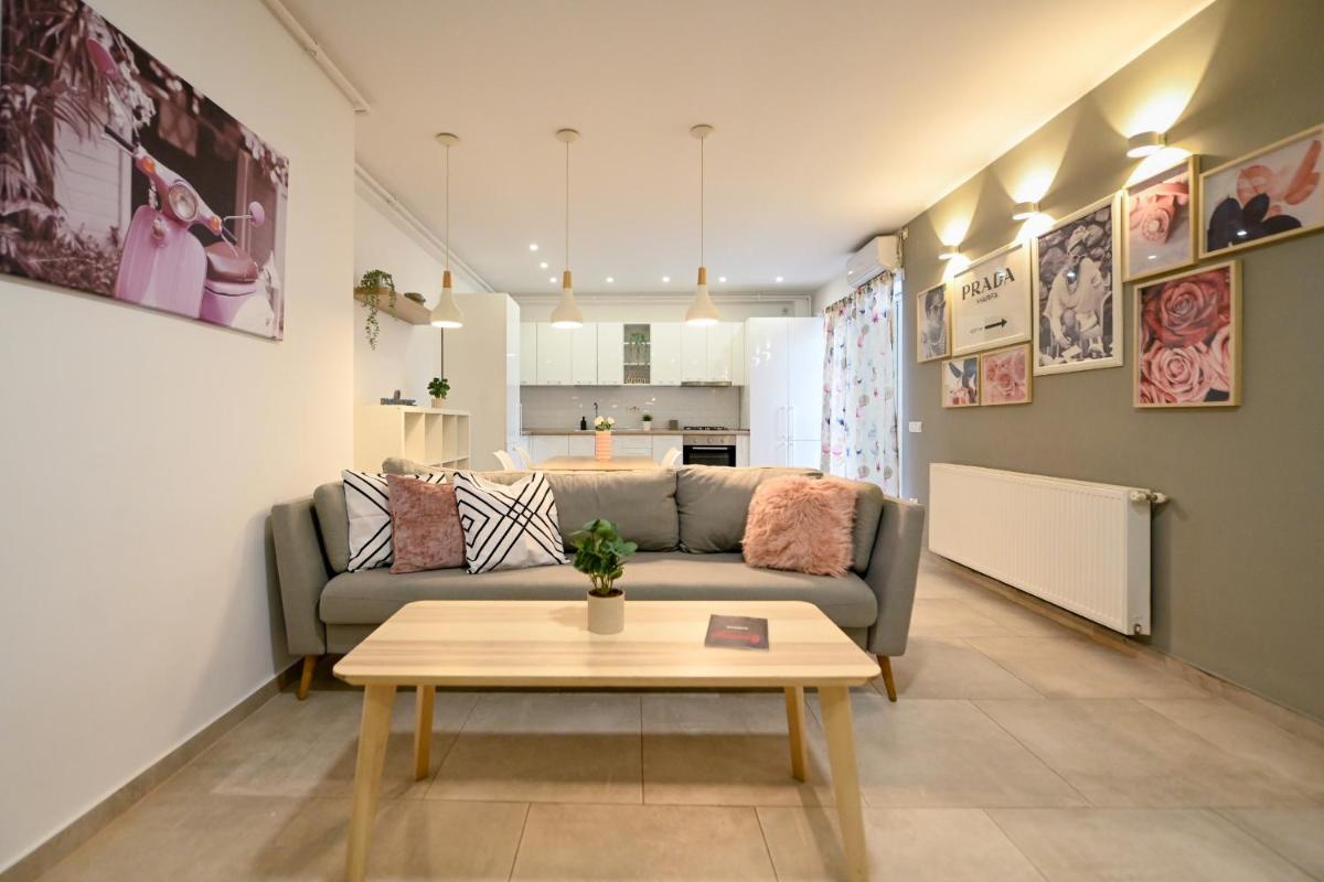 Splendid 2BR Apartment with Breathtaking Views of Casa Poporului