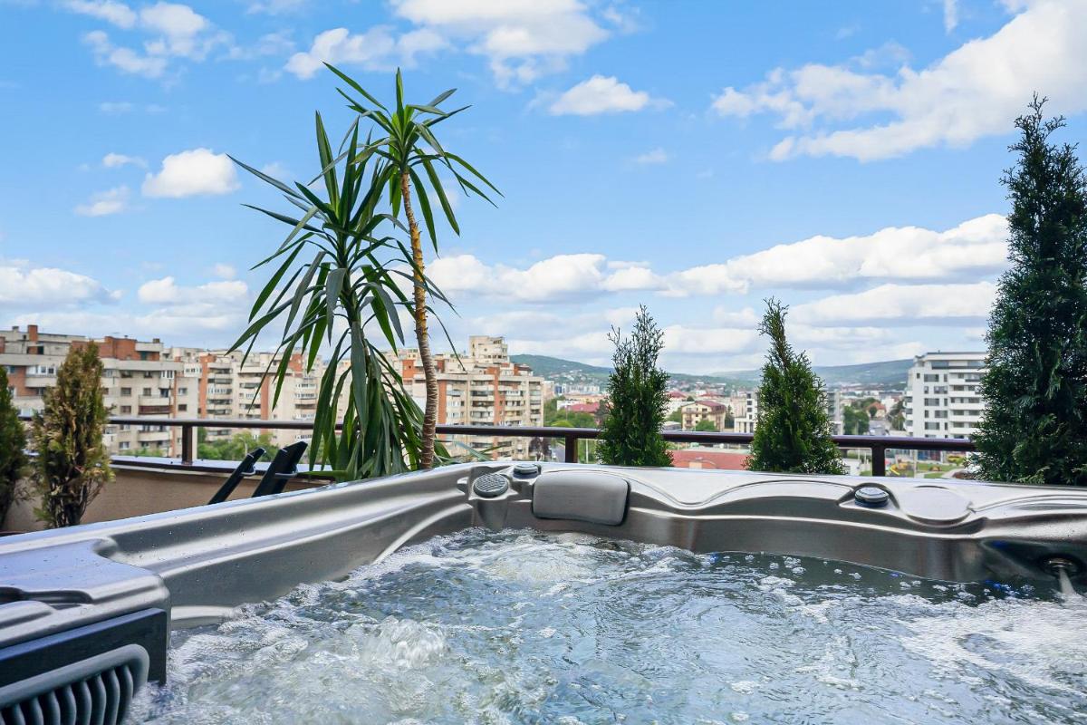 The Episode - Jacuzzi Penthouses