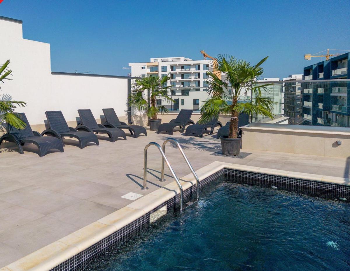 The rooftop pool flat