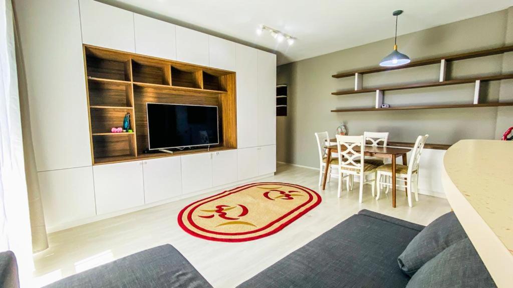 Tudor central apartment Mihai Viteazu square