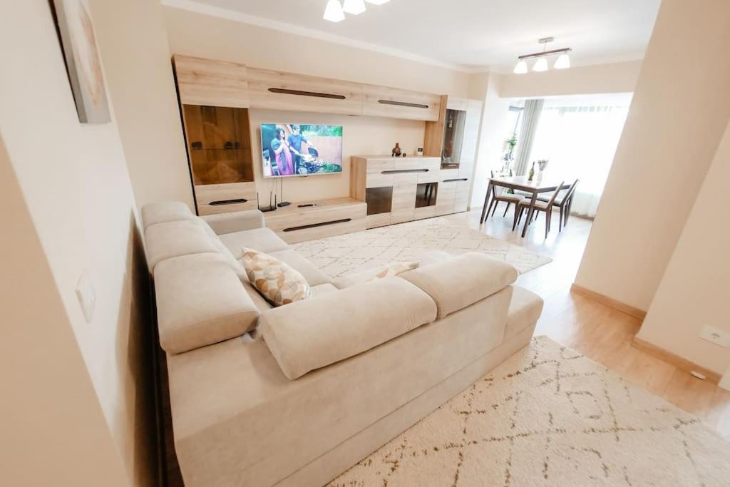 Valentino Apartments, Newton Residence